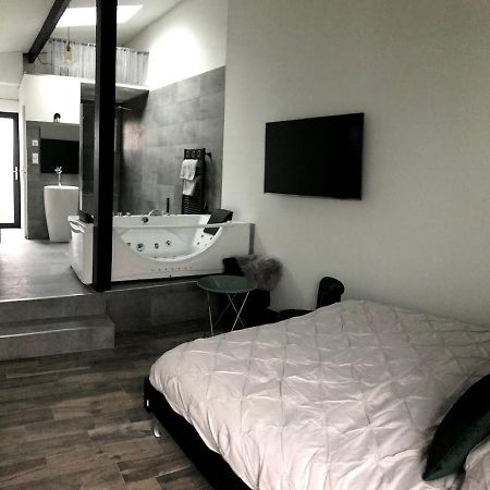 Готель Amo Hotes Les Sorinieres Екстер'єр фото