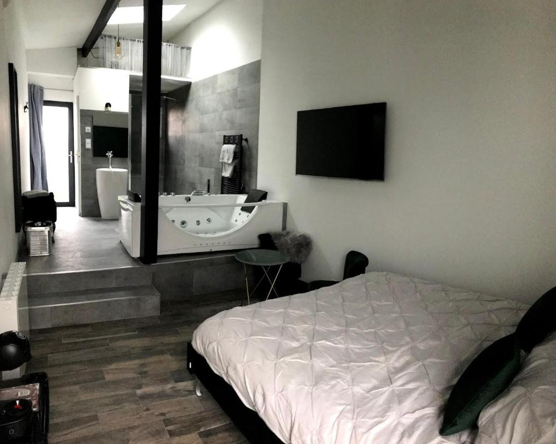 Готель Amo Hotes Les Sorinieres Екстер'єр фото