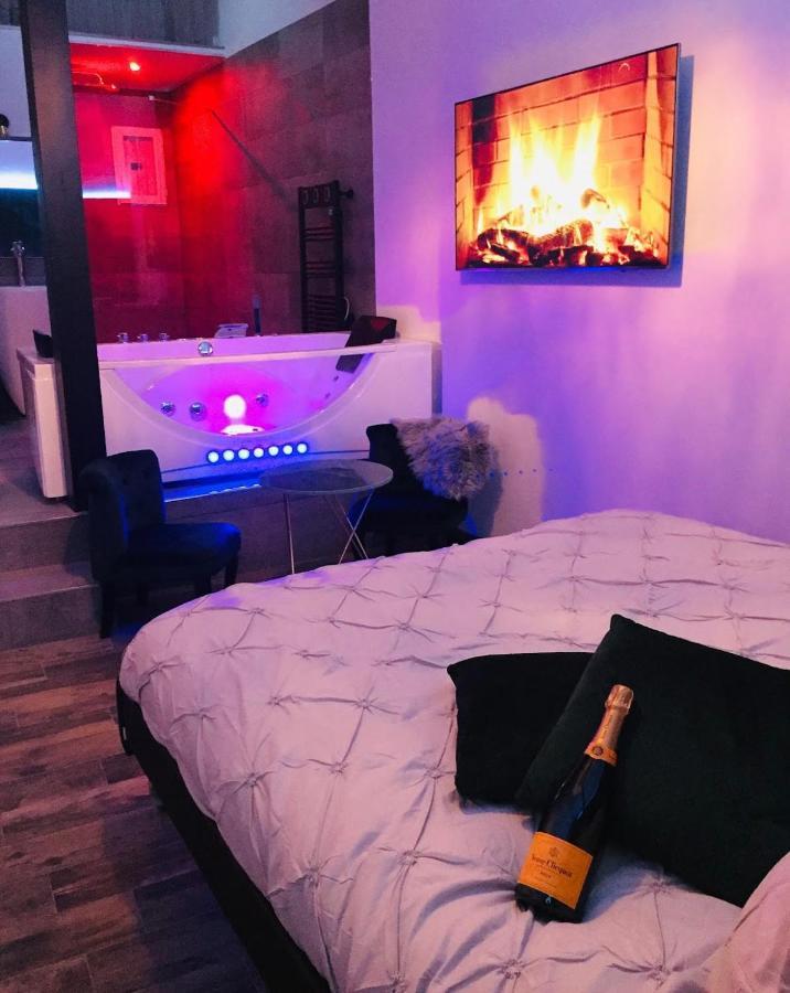 Готель Amo Hotes Les Sorinieres Екстер'єр фото